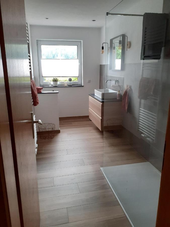 Moderne Familienfreundliche Wohnung Am Waldrand Von Pruem Mit Terrasse Exterior foto